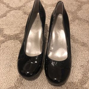 Me Too Yvette patent leather pumps